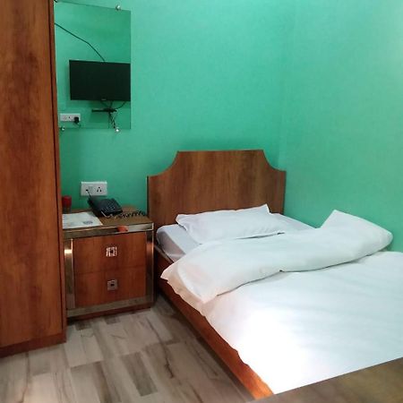 Serenity Inn And Grill Guwahati Exterior foto