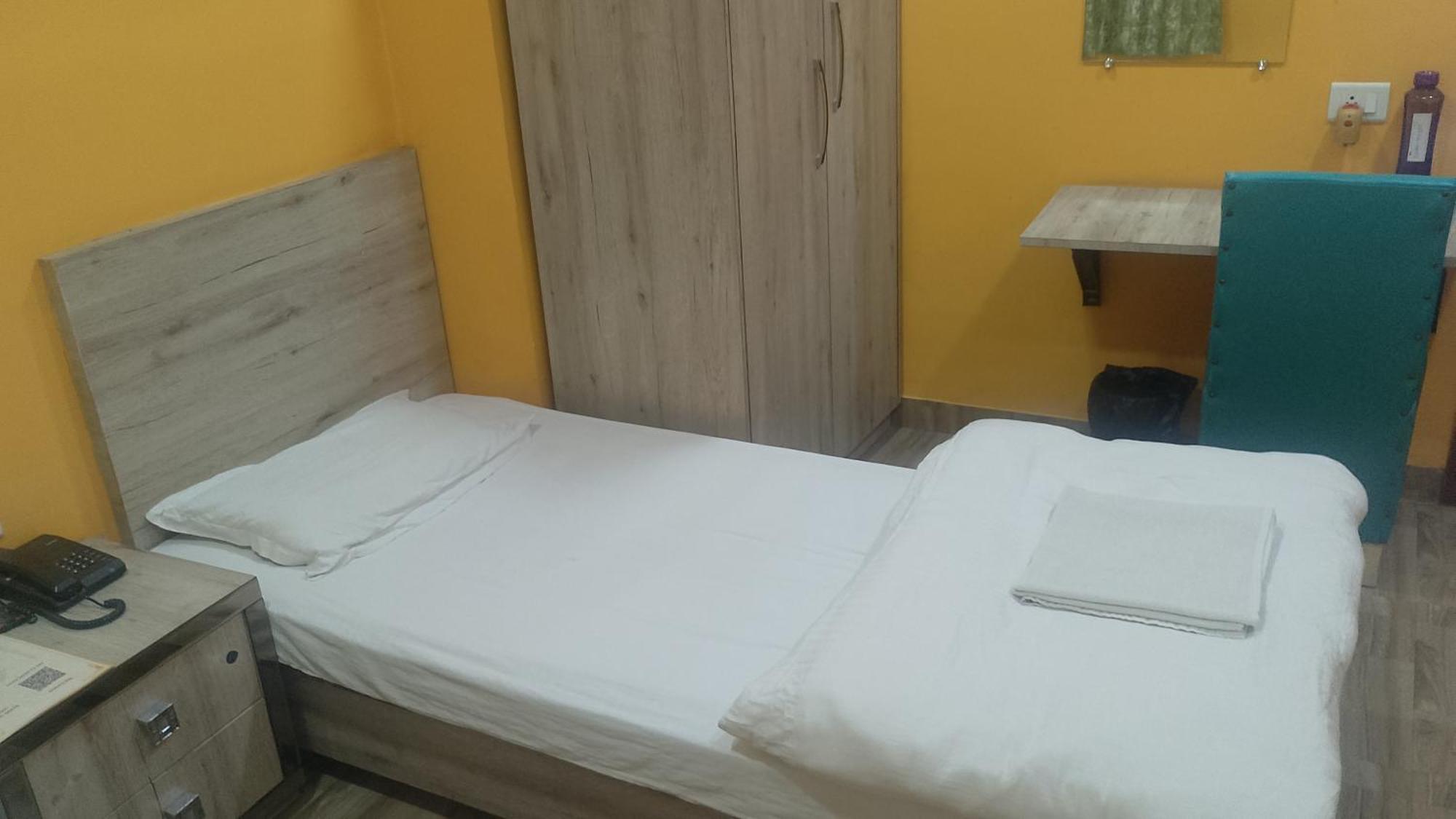Serenity Inn And Grill Guwahati Exterior foto